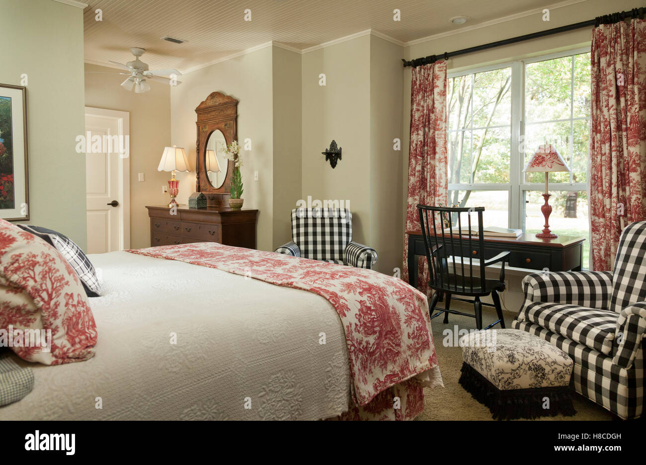 Schlafzimmer mit Toile Schema, Selah Ranch, Texas, USA. Stockfoto