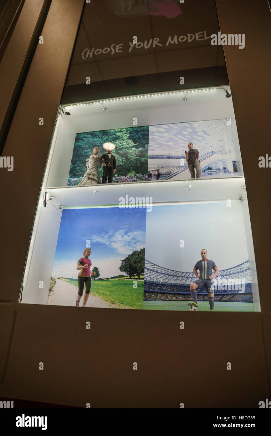 Foto-mir Foto-Stand bietet 3D Miniaturmodelle von Personen anhand ihrer Stand Foto Stockfoto