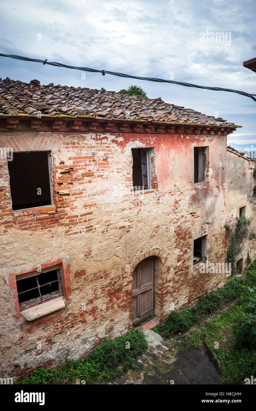 Die verlassenen toskanischen Hügel Dorf Toiano in Italien Stockfoto