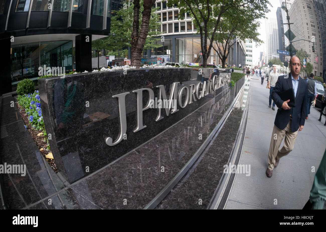 Die JPMorgan Chase & Co. Hauptsitz an der Park Avenue in New York am Donnerstag, 3. November 2016.  JPMorgan Chase & Co. kündigte an, dass seine "Chase bezahlen" digitale Brieftasche auf Wal-Mart-Website und die Walmart Pay-app, die dem Verbraucher eine weitere Möglichkeit, ihr Geld auszugeben. (© Richard B. Levine) Stockfoto