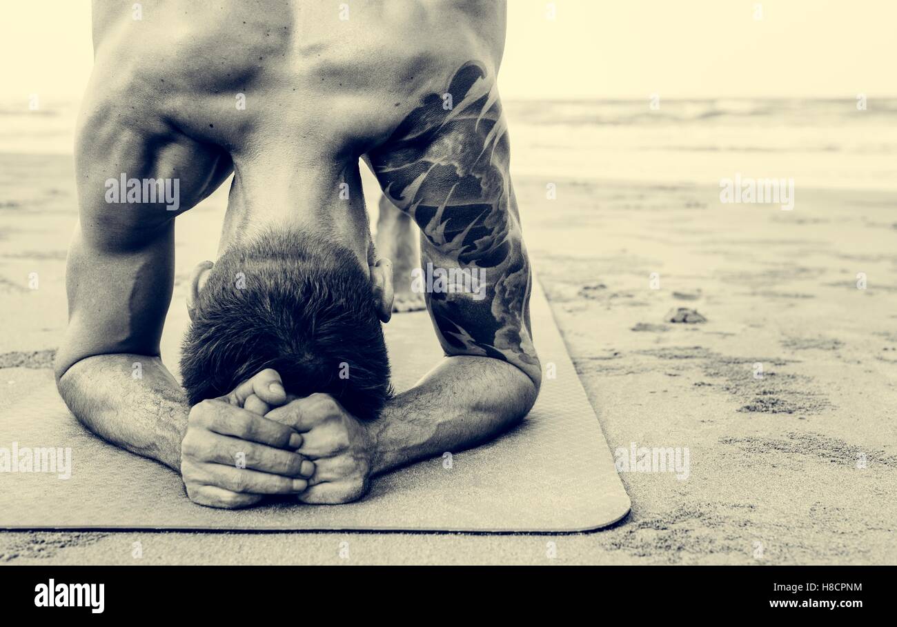 Yoga-Übung Dehnung Meditation Konzentration Sommer Konzept Stockfoto