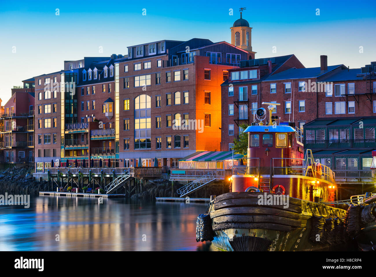 Portsmouth, New Hampshire, USA Stadt Skyline auf dem Piscataqua River. Stockfoto