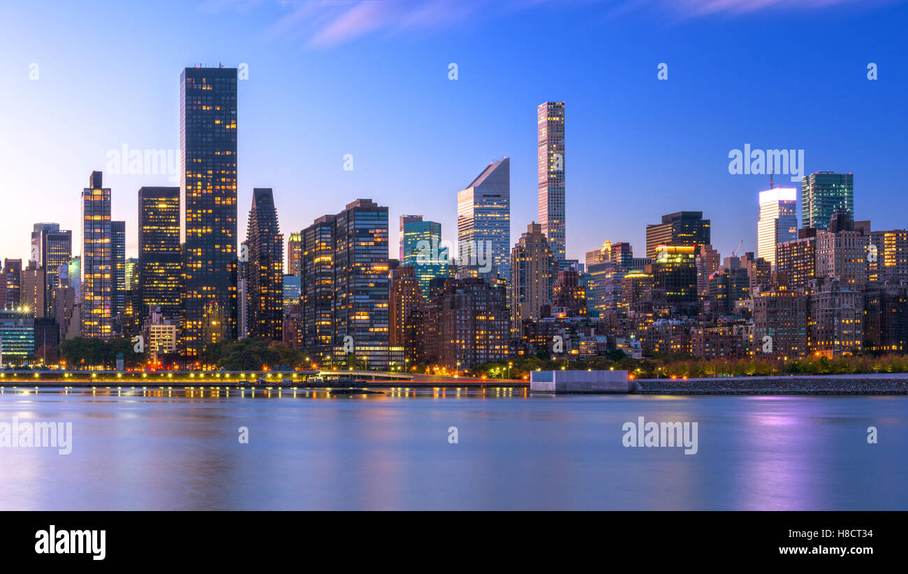 New Yorker Skyline von Midtown Manhattan aus über den Hudson River. Stockfoto