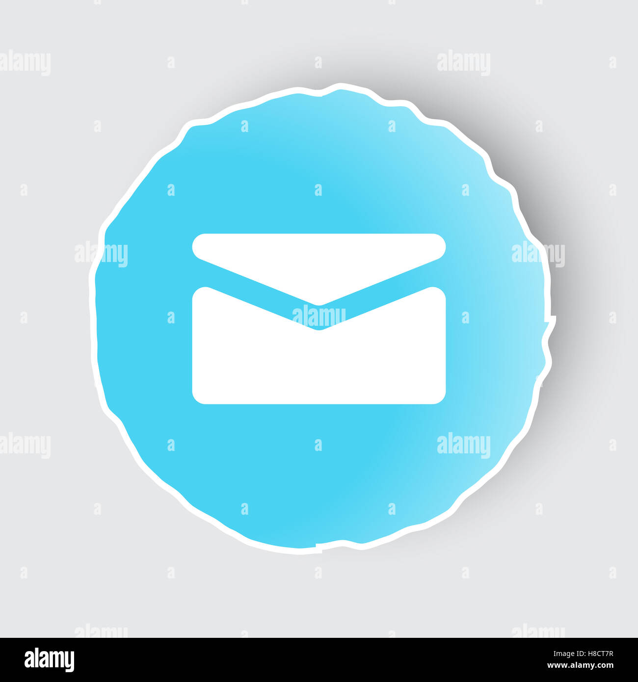 Blaue app-Schaltfläche mit Symbol "Mail" auf weiß. Stockfoto