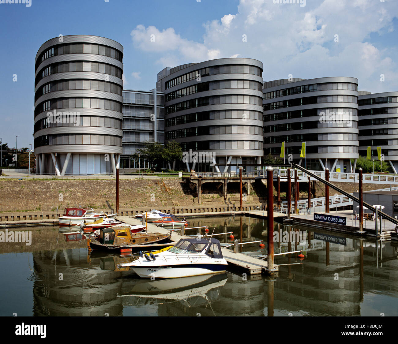 Marina und fünf Boote bauen, Innenhafen, Duisburg, Nordrhein-Westfalen Stockfoto