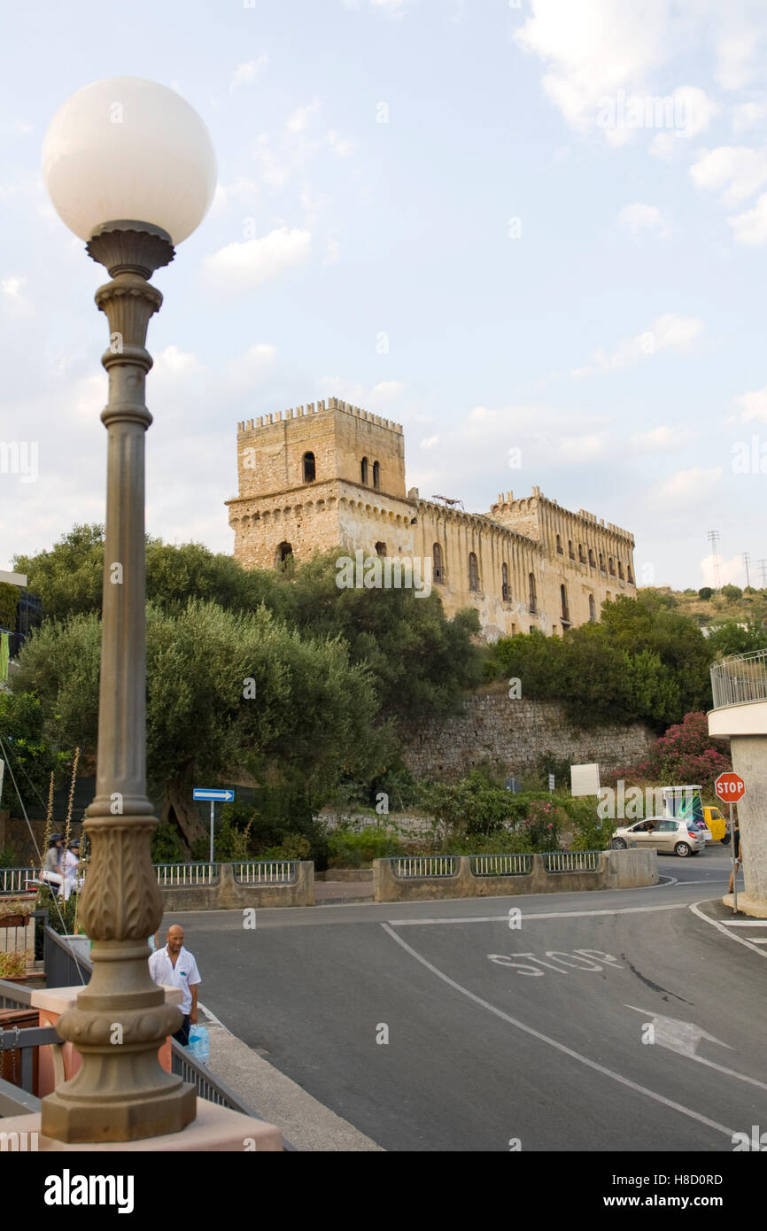 Die Burg von Marina di Camerota, Nationalpark Cilento und Vallo di Diano, UNESCO-Weltkulturerbe, Salerno, Kampanien, Italien Stockfoto
