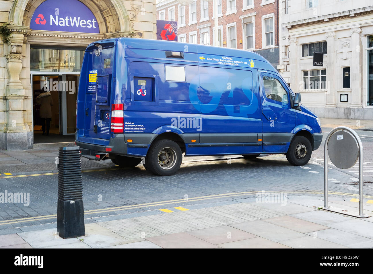 G4S Security Inkasso und Transfer außerhalb Nat West Bank, Southport, Merseyside, UK Stockfoto