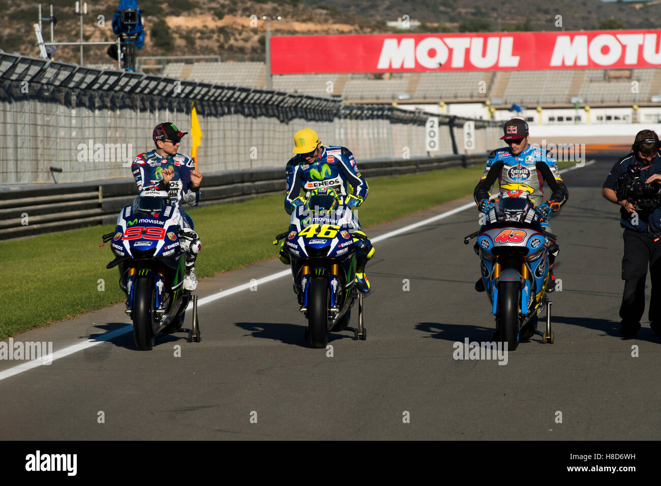 Valencia, Spanien. 10. November 2016. Die neun Piloten Gewinner der Rennen dieser Meisterschaft nahmen #99 Jorge LORENZO (SPA) Movistar Yamaha MotoGP, #46 Valentino Rossi (Ita) Movistar Yamaha Motogp, #43 Jack Miller (Aus) Estrella Galicia, #93 Marc Marquez (Spa) Repsol Honda Team, #29 Andrea Iannone (Ita) Ducati Team, #35 Cal Crutchlow (Gbr) Lcr Honda, #25 Maverick Viñales (Spa) Team Suzuki Ecstar, #26 Dani Pedrosa (Spa) Repsol Honda Team , #4 Andrea Dovizioso (Ita) Ducati Team Credit: Jose Breton/Pacific Press/Alamy Live-Nachrichten Stockfoto