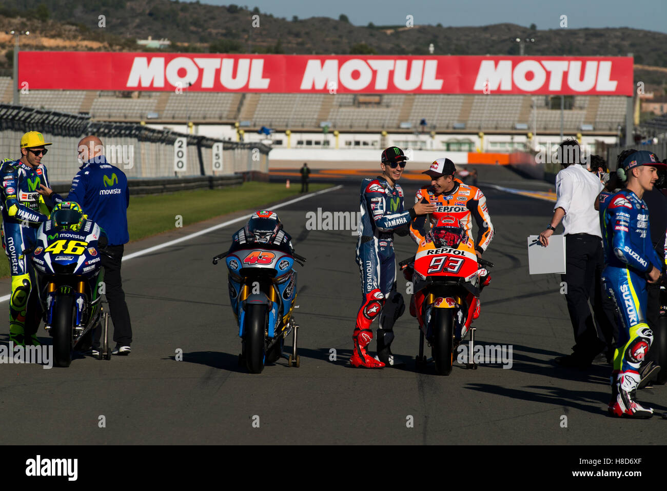 Valencia, Spanien. 10. November 2016. Die neun Piloten Gewinner der Rennen dieser Meisterschaft nahmen #99 Jorge LORENZO (SPA) Movistar Yamaha MotoGP, #46 Valentino Rossi (Ita) Movistar Yamaha Motogp, #43 Jack Miller (Aus) Estrella Galicia, #93 Marc Marquez (Spa) Repsol Honda Team, #29 Andrea Iannone (Ita) Ducati Team, #35 Cal Crutchlow (Gbr) Lcr Honda, #25 Maverick Viñales (Spa) Team Suzuki Ecstar, #26 Dani Pedrosa (Spa) Repsol Honda Team , #4 Andrea Dovizioso (Ita) Ducati Team Credit: Jose Breton/Pacific Press/Alamy Live-Nachrichten Stockfoto