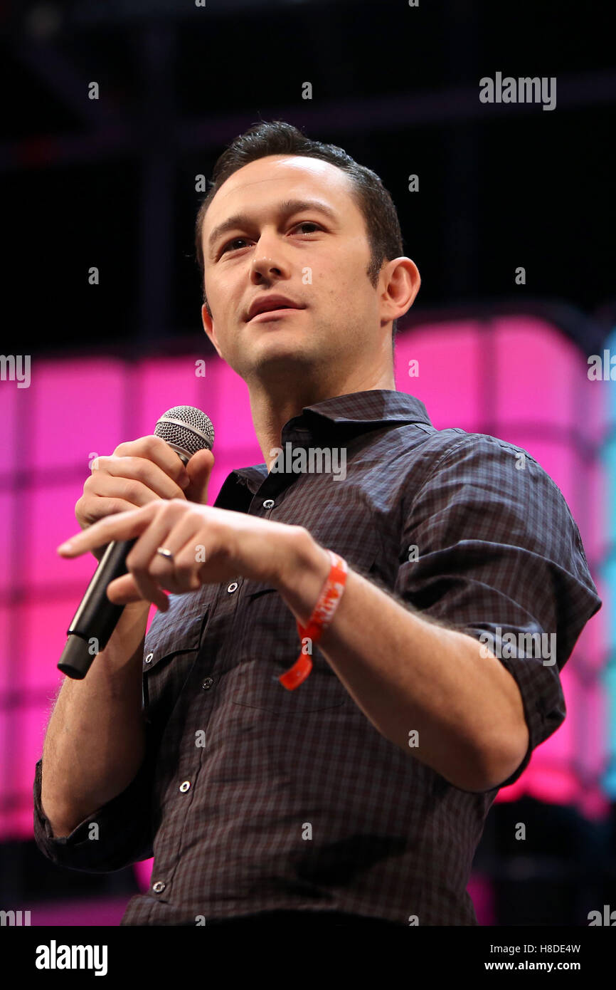 Lissabon, Portugal. 10. November 2016. US-Schauspieler und Regisseur und Gründer des HitRECord Joseph Gordon-Levitt hält eine Rede auf der Hauptbühne auf dem Web-Gipfel in Lissabon am 10. November 2016. : Bildnachweis Pedro Fiuza: Pedro Fiuza/ZUMA Draht/Alamy Live-Nachrichten Stockfoto