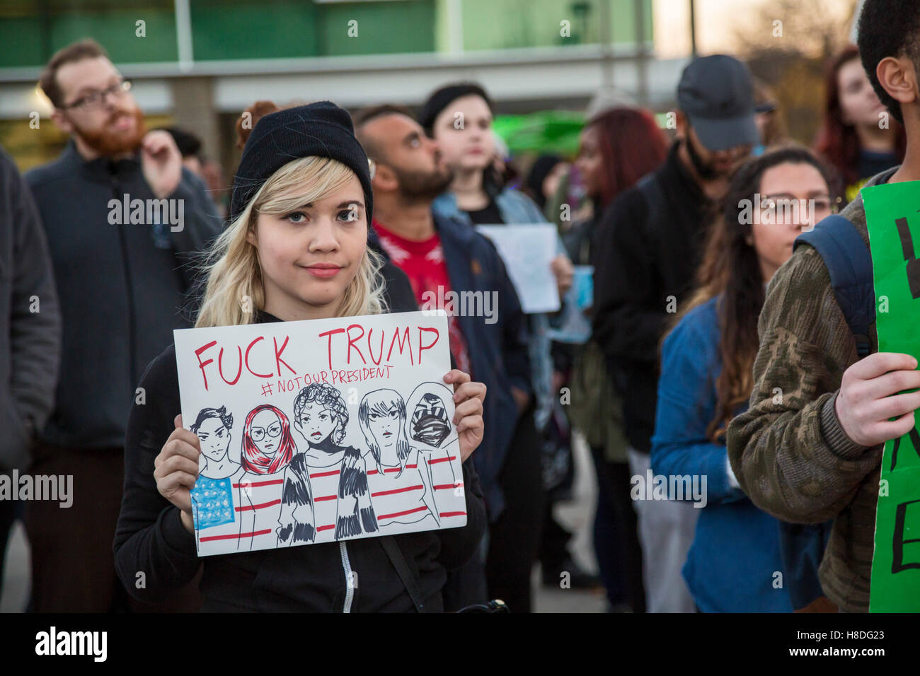 Detroit, Michigan, USA. 10. November 2016. Studenten an der Wayne State University protestieren die Wahl von Donald Trump als US-Präsident. Bildnachweis: Jim West/Alamy Live-Nachrichten Stockfoto