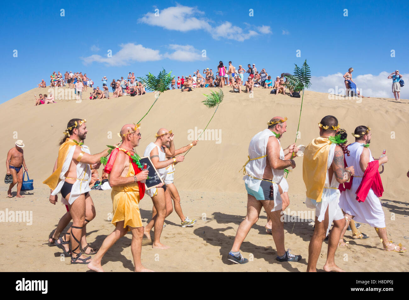 Beginn Der Deutschen Karneval Saison Auf Gay Fkk Strand Von Maspalomas