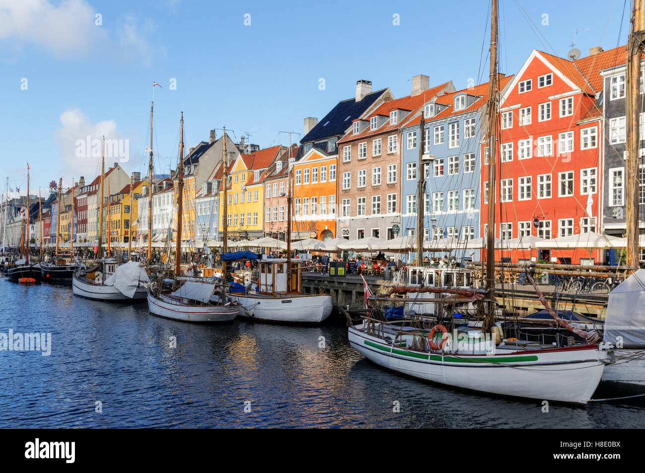 Bunte Stadthäuser entlang Nyhavn Kanal in Kopenhagen, Dänemark Stockfoto