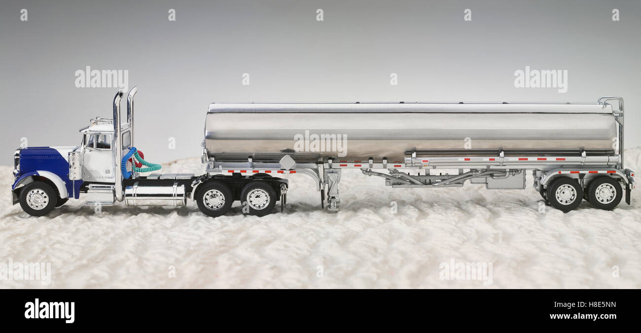 Öltankwagen Im Maßstab Stockfoto