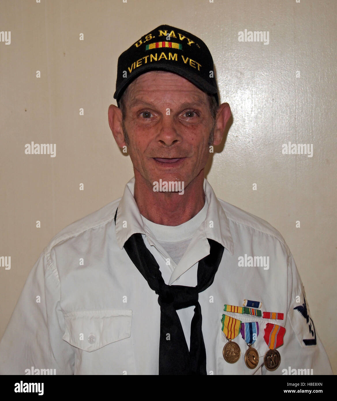 Marine Vietnam Tierarzt, Wayne Oversen mit seinen Medaillen aus seinen Dienst vor 41 Jahren. Armed Services Stockfoto