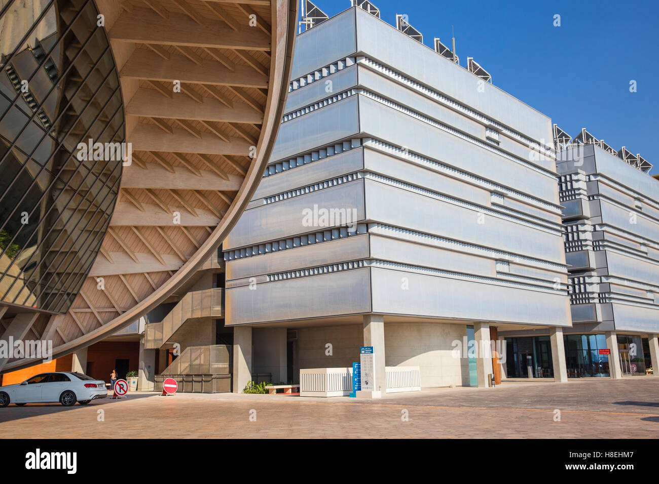 Masdar City, der weltweit ersten CO2-neutralen, Auto und Wolkenkratzer-freie Stadt, Abu Dhabi, Vereinigte Arabische Emirate, Naher Osten Stockfoto
