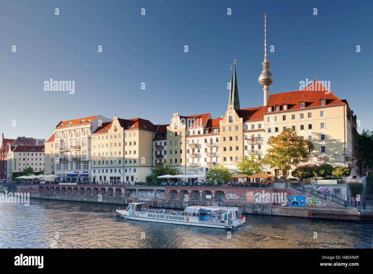 Nikolaiviertel Viertel, Spree und Berliner Fernsehturm TV Tower, Berlin ...