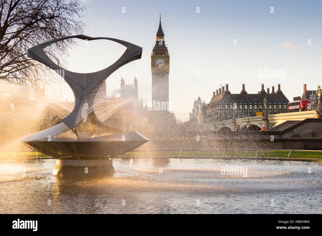 Big Ben und Gabo Brunnen, London, England, Vereinigtes Königreich, Europa Stockfoto