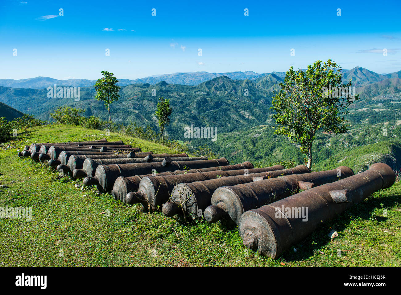 Alte Kanonen vor die Citadelle Laferriere, UNESCO-Weltkulturerbe, Cap Haitien, Haiti, Karibik, Mittelamerika Stockfoto