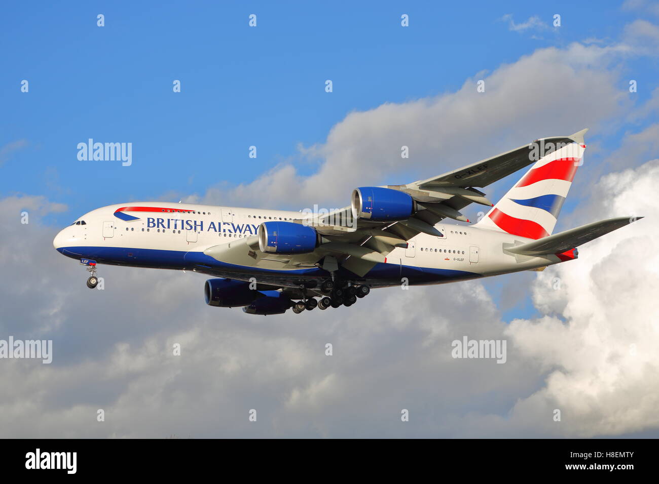British Airways Airbus A380-800 G-XLEF landet auf dem London Heathrow, Vereinigtes Königreich Stockfoto