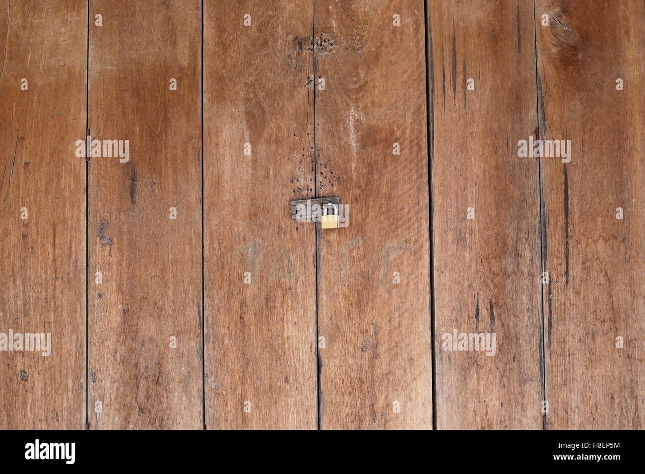 Alte Holztür, Häuser Holztür des traditionell in Thailand. Stockfoto
