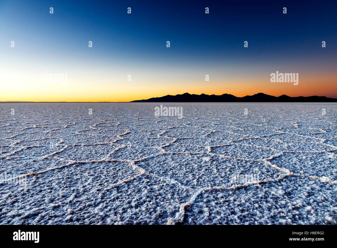 Sonnenaufgang auf dem Salar de Uyuni in Bolivien, Südamerika; Konzept für Reisen in Bolivien und Südamerika Stockfoto