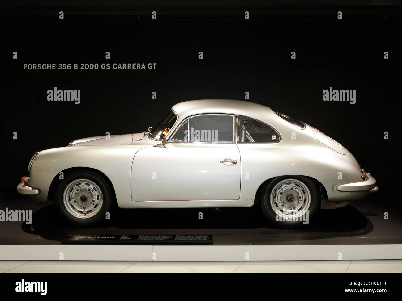 Porsche Sportwagen, Ausstellung, Porsche-Museum am Porscheplatz in Stuttgart, Baden-Württemberg Stockfoto