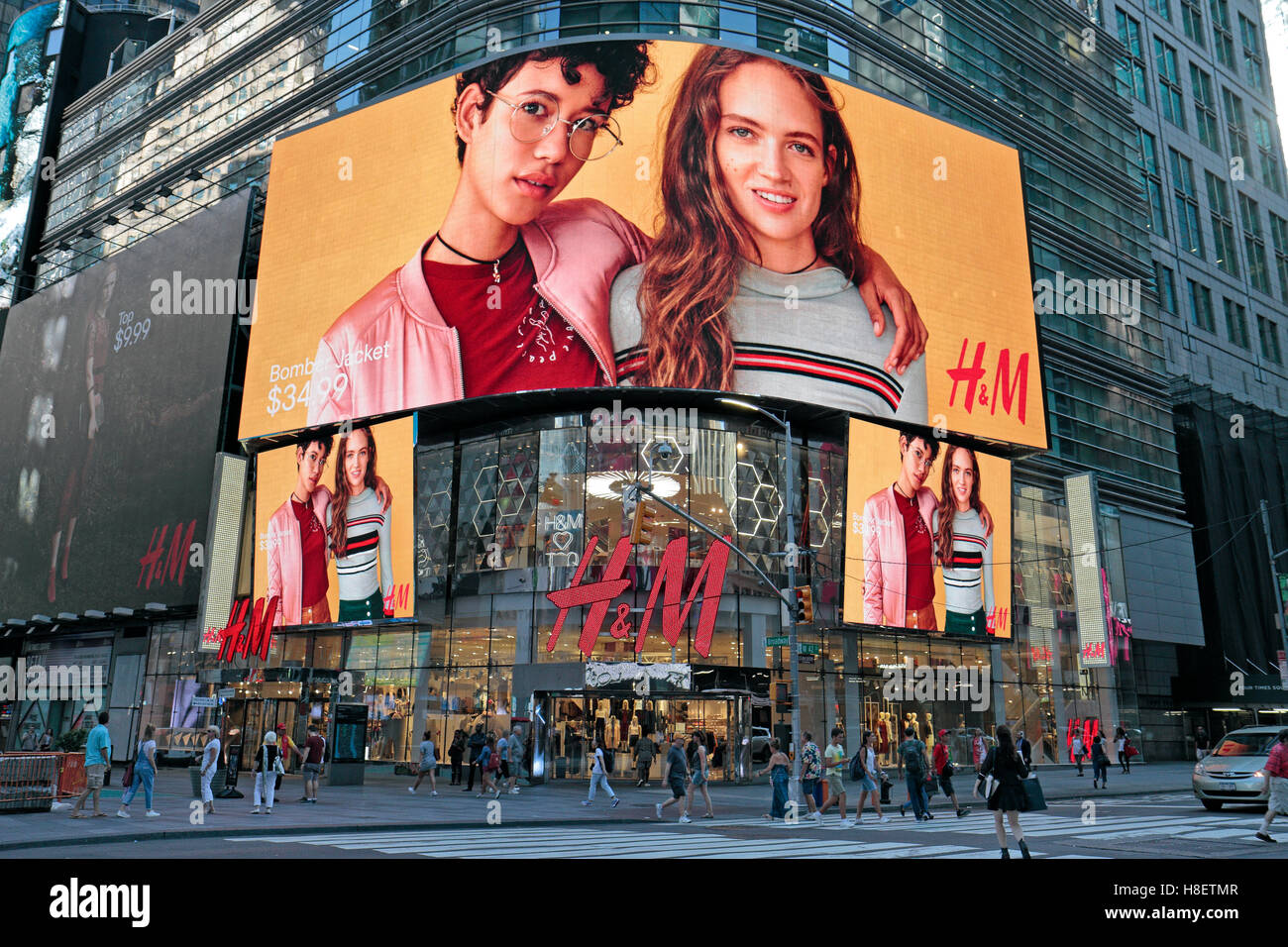 Die H & M Lagerung bei 1472 Broadway in Manhattan, New York City, Vereinigte Staaten. Stockfoto