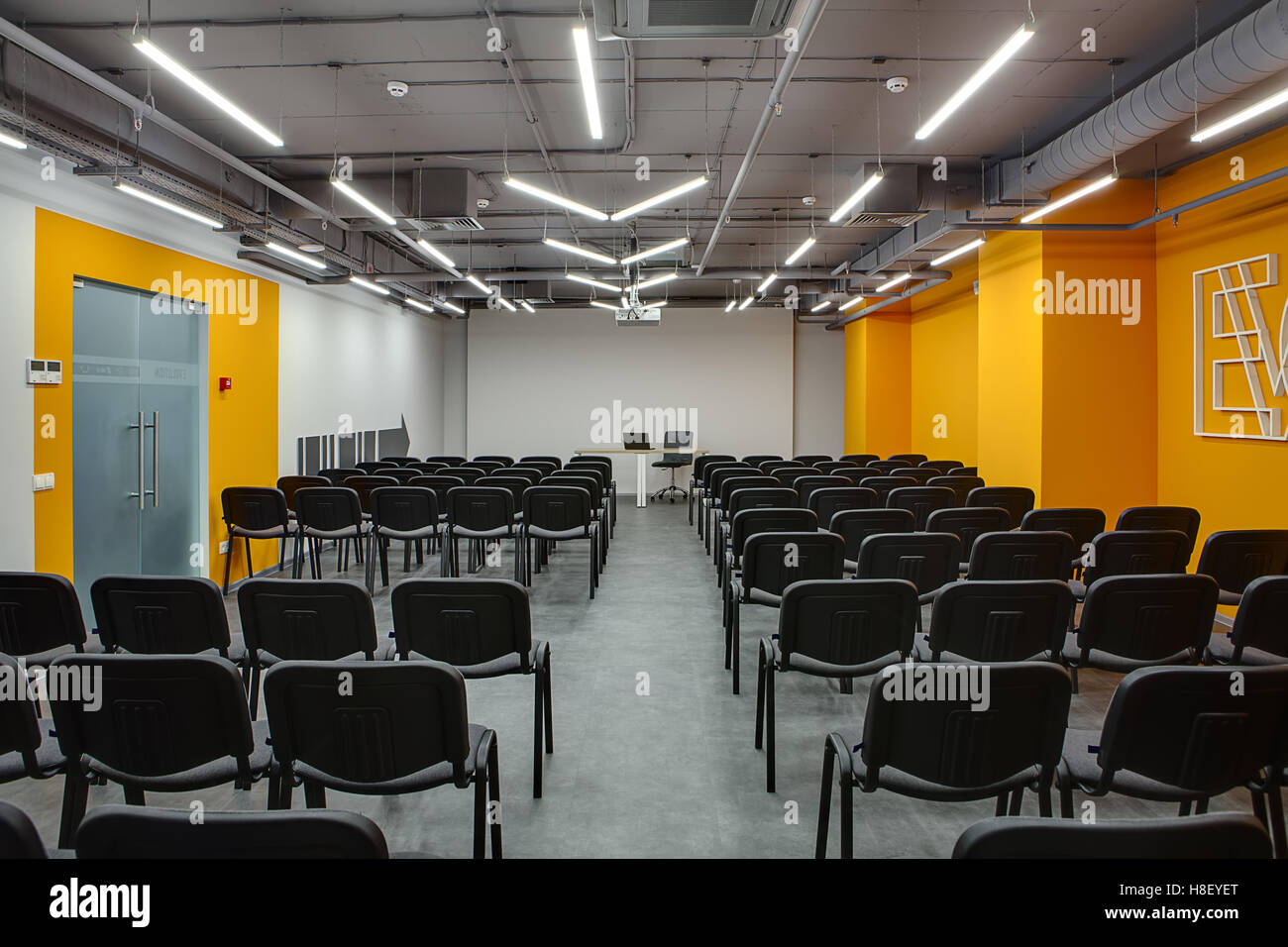 Moderner Konferenzraum Stockfoto