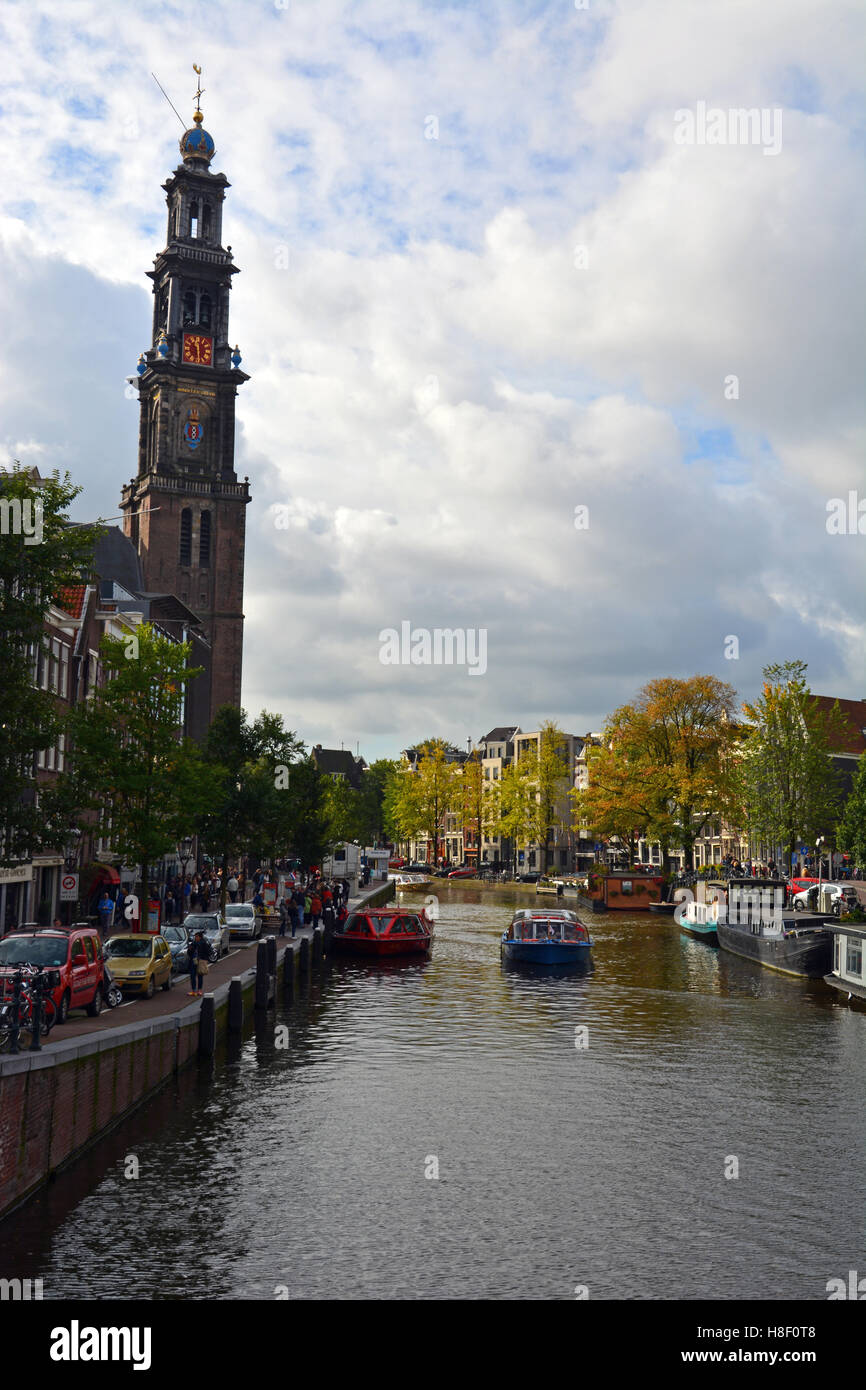 Der Kanal vor dem Anne Frank Haus, Amsterdam, Niederlande. Stockfoto