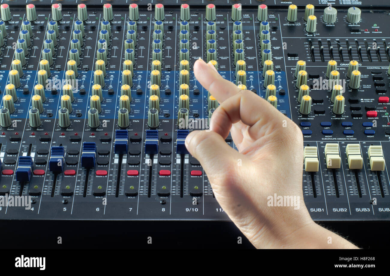 Live-Sound-Mixer und Musik-Studio-Hand-symbol Stockfoto