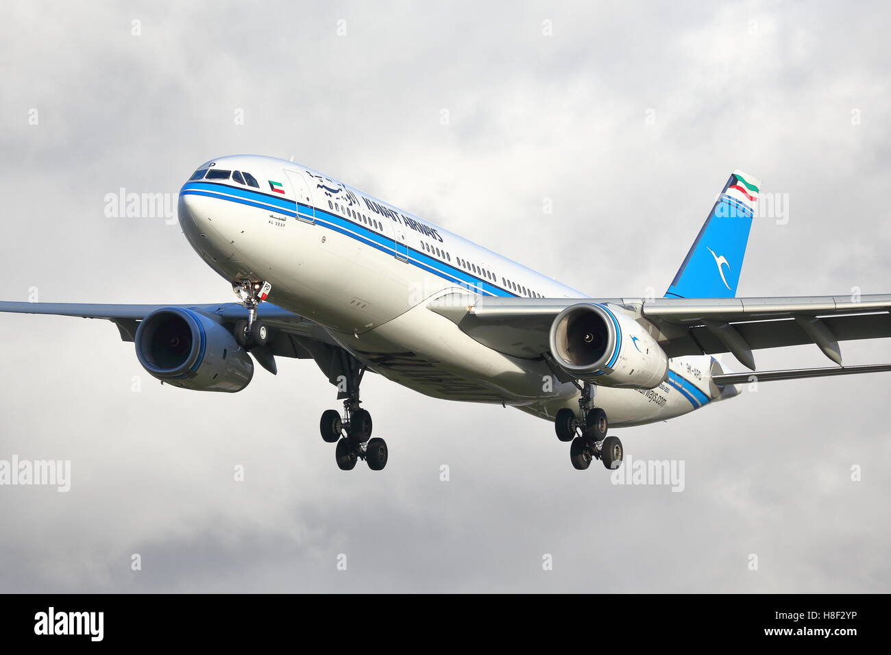 Kuwait Airways Airbus A330-200 9K-APD Ankunft am Flughafen London Heathrow, Vereinigtes Königreich Stockfoto