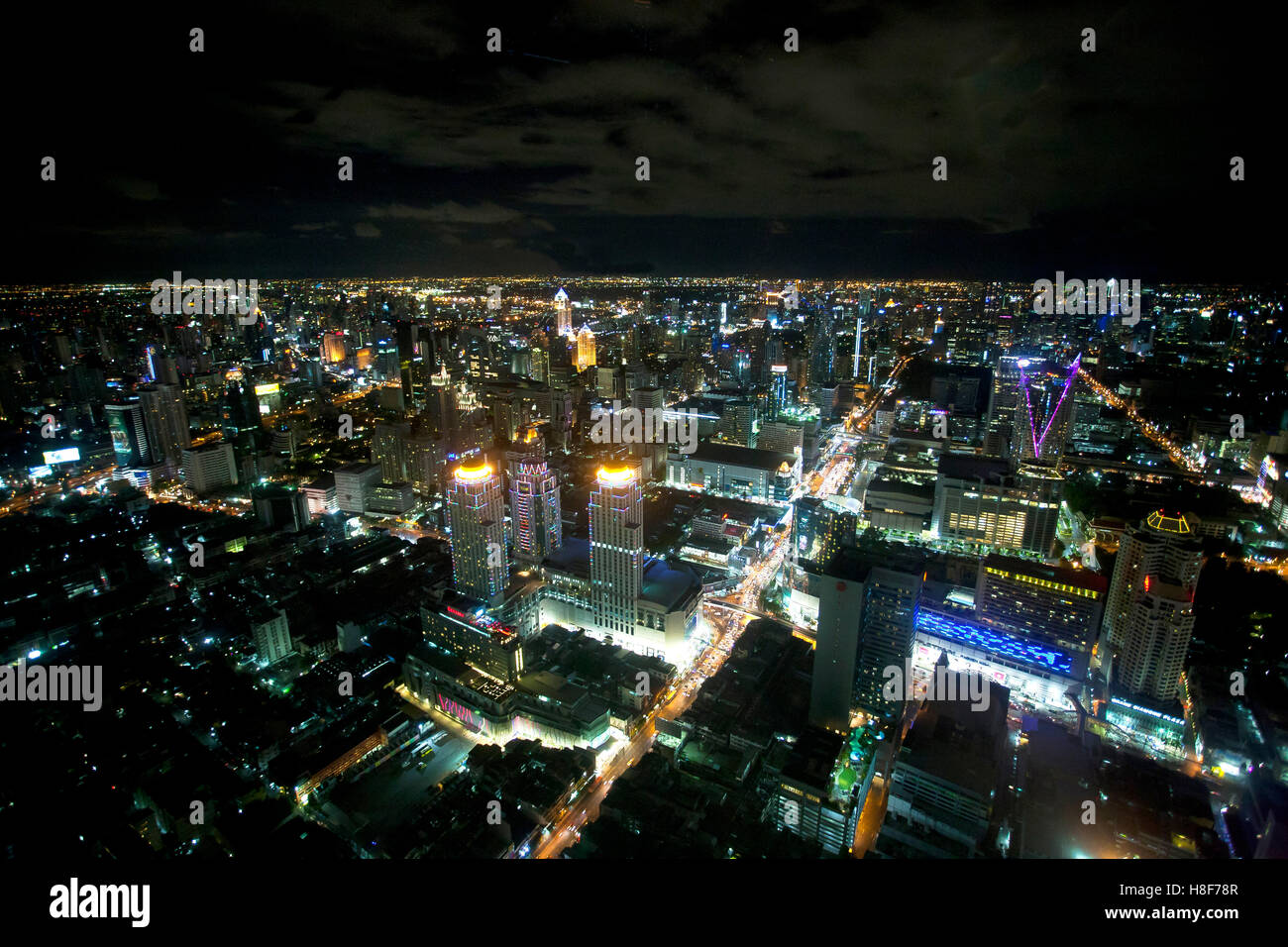 Bangkok Skyline bei Nacht, Bangkok, Thailand Stockfoto