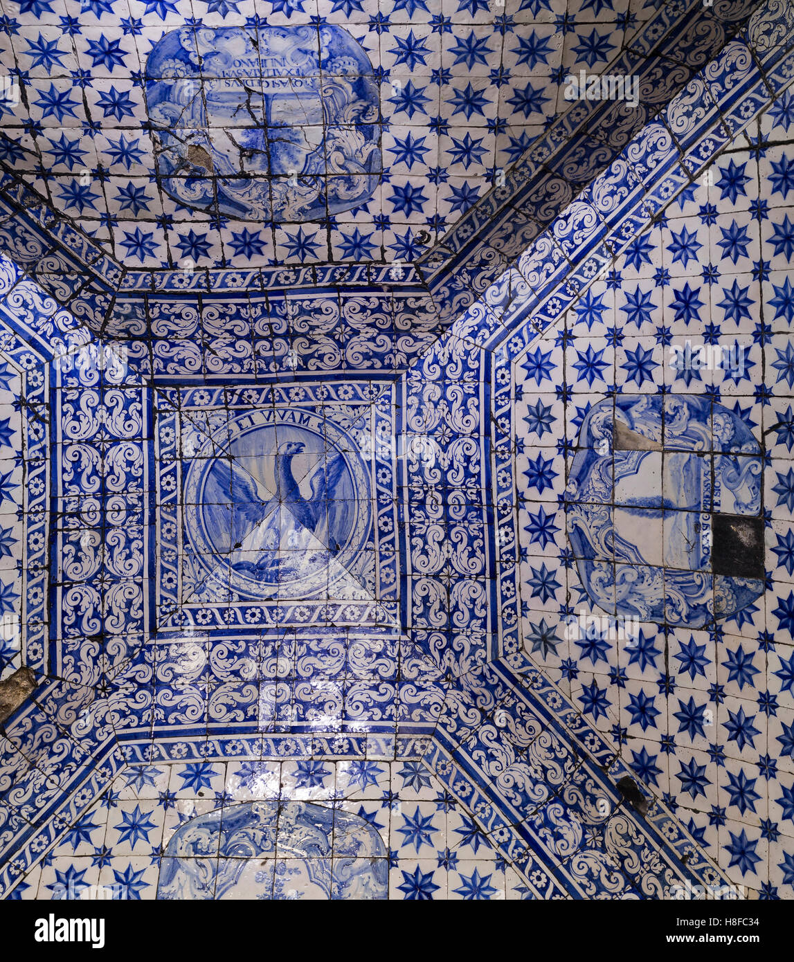Fliesen dekorieren die innere Gewölbe der Memoria Eremitage befindet sich auf einem Hügel mit Blick auf Nazare, Portugal O-Sitio dieses i Stockfoto