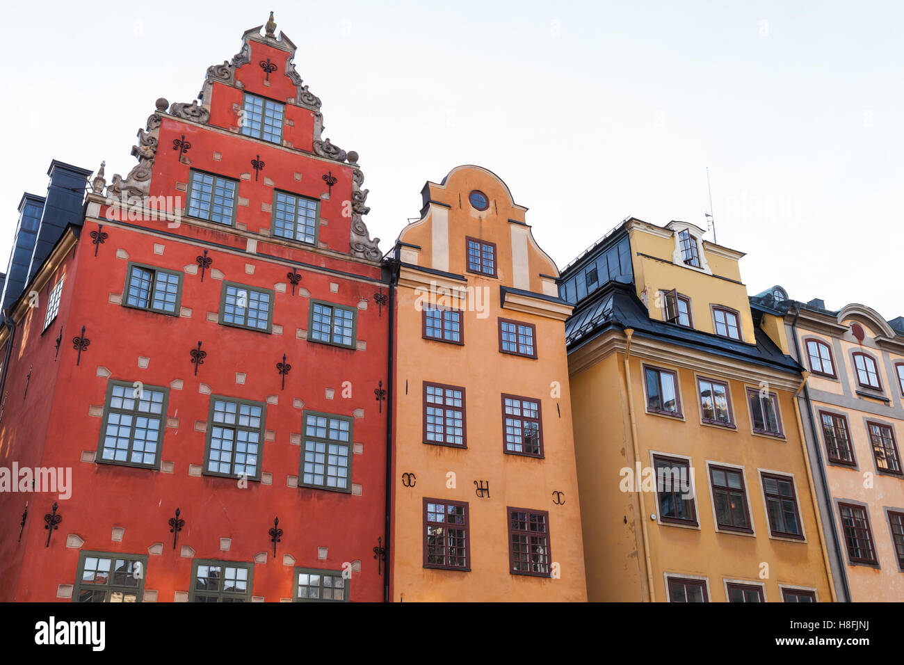 Bunte Häuser am Stortorget, ein kleinen öffentlichen Platz auf Insel Gamla Stan, die Altstadt mitten in Stockholm, Schweden Stockfoto