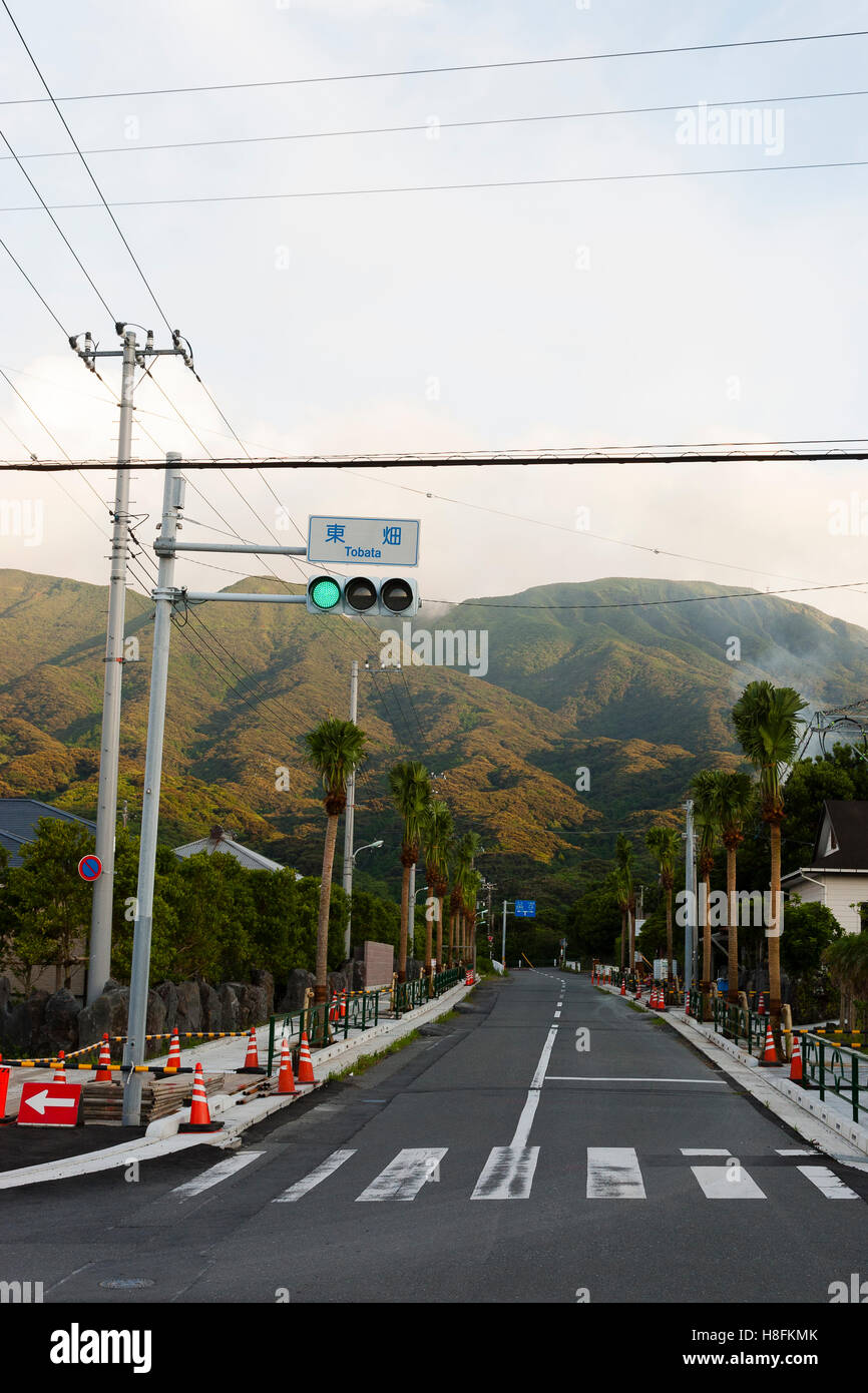 Bitte, JAPAN eine einsame Straße in Hachijoo. Stockfoto