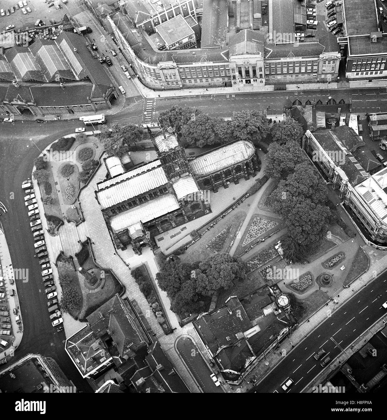 Luftaufnahme von Wolverhampton mit St. Peters Church College-Gebäuden (oben) und alten Markt oben links. 07.05.73 Stockfoto