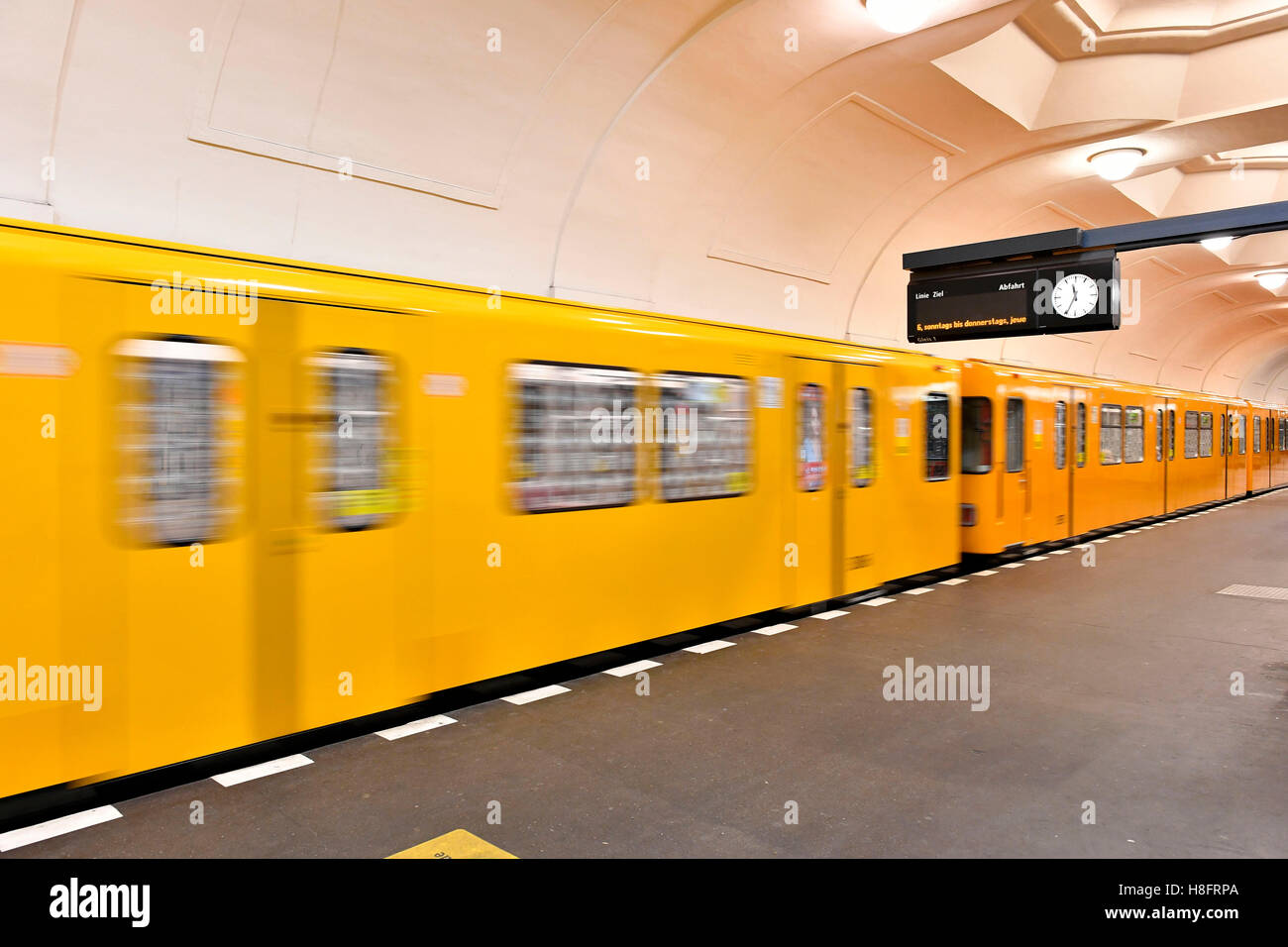 U-Bahnstation "Platz der Luftbrücke", Berlin, Deutschland, Europa Stockfoto