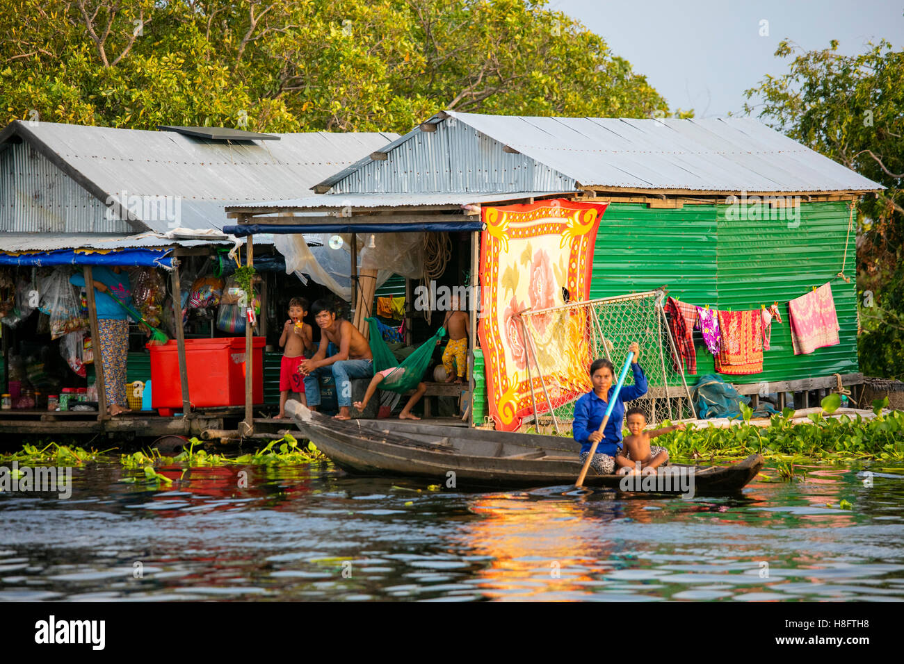 Graben Khla, schwimmenden Fischerdorf, Tonle Sap See, Kambodscha Stockfoto