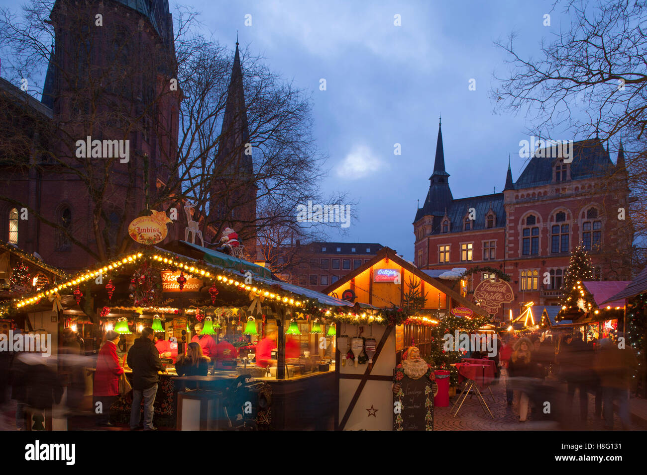 Weihnachtsmarkt Oldenburg, Lambertimarkt mit dem alten Rathaus in der
