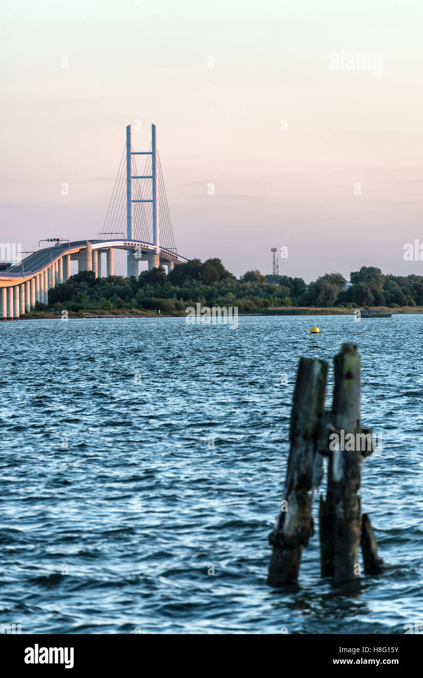 Die Insel Rügen-Brücke verbindet das Festland mit der Insel Rügen, Stralsund, Mecklenburg-Vorpommerm, Deutschland, Stockfoto