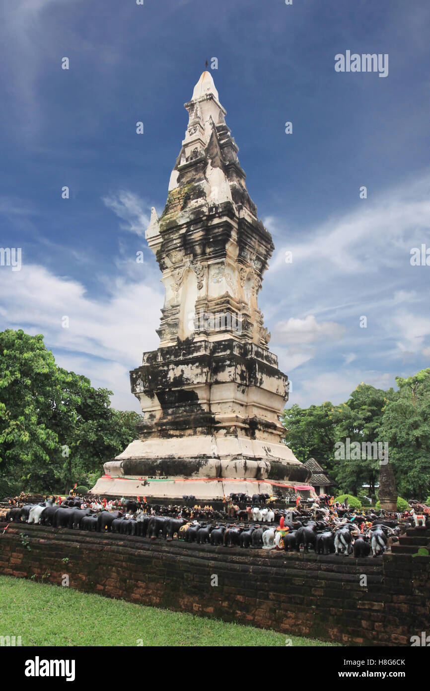 Thailand-Stupa in der Provinz Yasothon Wahrzeichen, Tempel in der Archäologie haben lokaler Name ist Wat Thung Sadao, Stupa Name ist (Par Tard Stockfoto