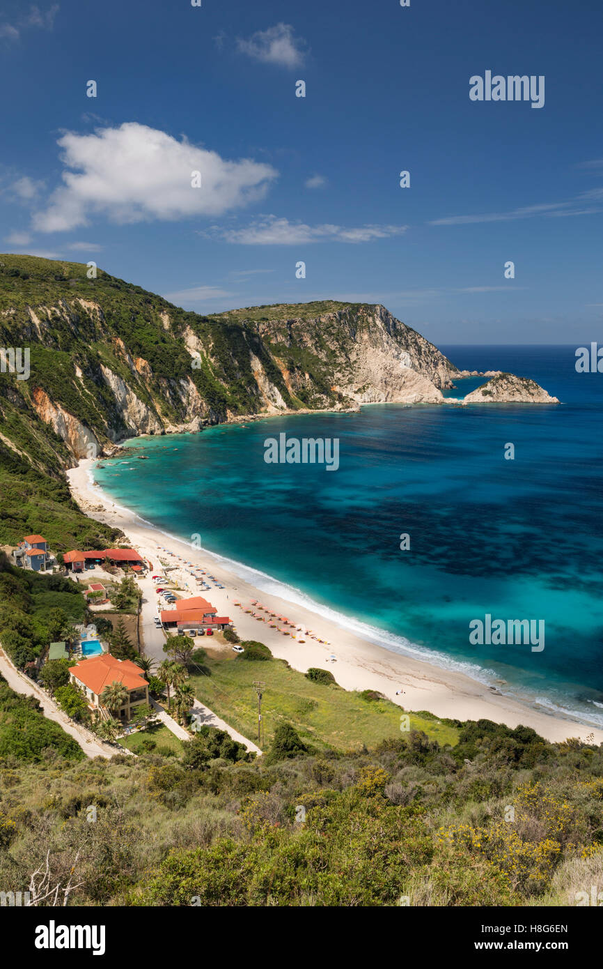 Petani Bay, Kefalonia, hat einen schönen weißen Sandstrand und das türkisblaue Meer. Stockfoto