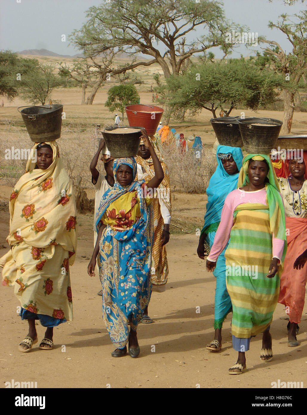 2. September 2005 Frauen Flüchtlinge im Lager Kassab IDP (Internally Displaced Persons) in der Nähe von Kutum, Nord-Darfur, Sudan. Stockfoto