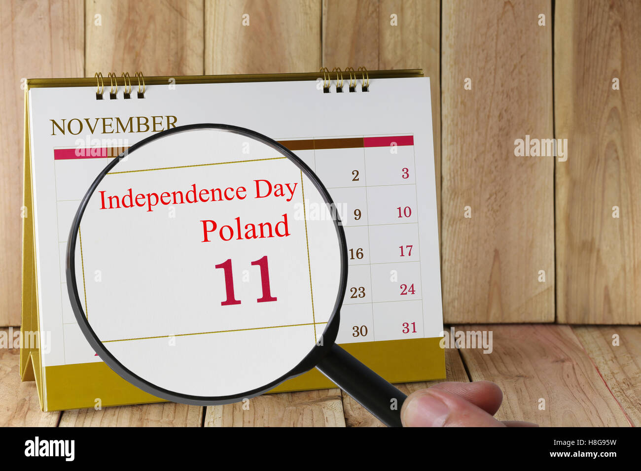 Lupe in der Hand im Kalender sehen Sie Independence Day von Polen in 11 November Konzept einer Öffentlichkeitsarbeit campai Stockfoto