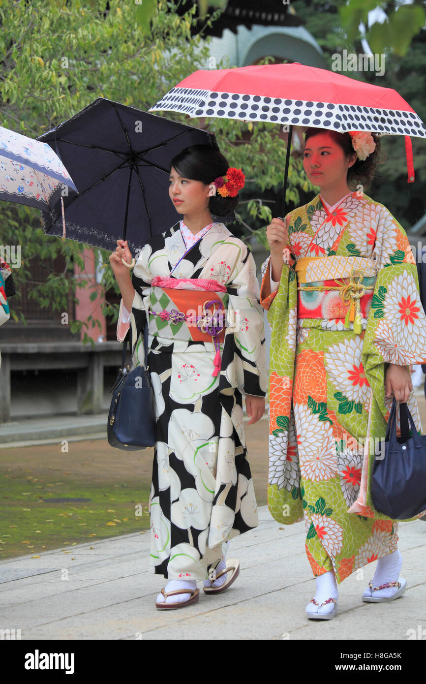 Japan, Kyoto, Zuiki Festival, Frauen im Kimono, Kitano Tenmangu Schrein, Stockfoto