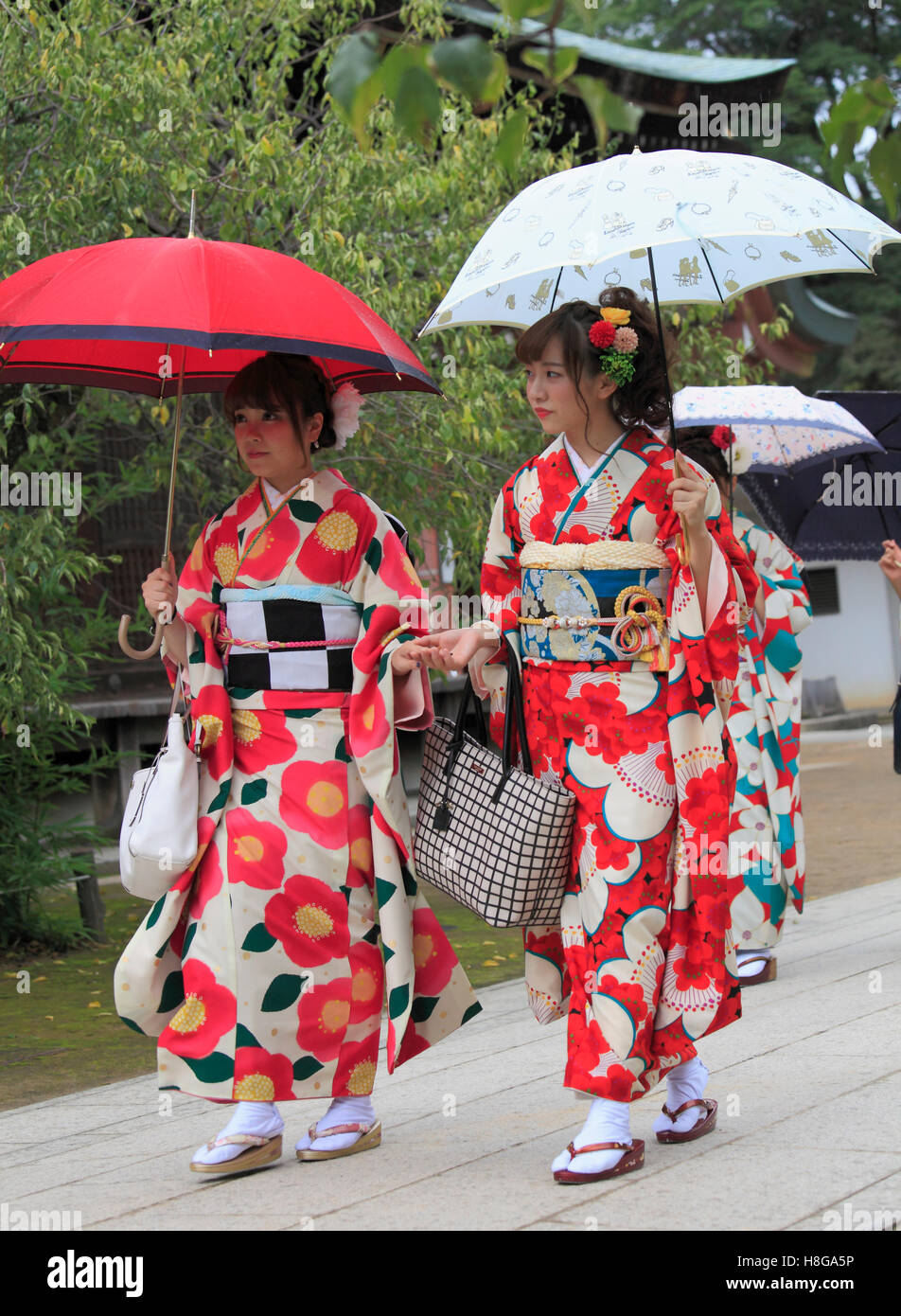 Japan, Kyoto, Zuiki Festival, Frauen im Kimono, Kitano Tenmangu Schrein, Stockfoto