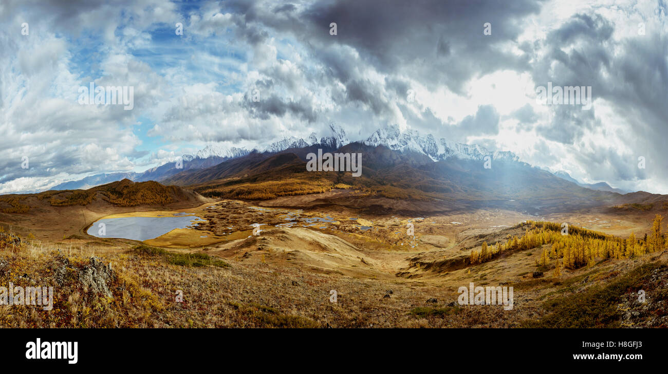 Bergpanorama Landschaft Sibirien Altai Russland Stockfoto