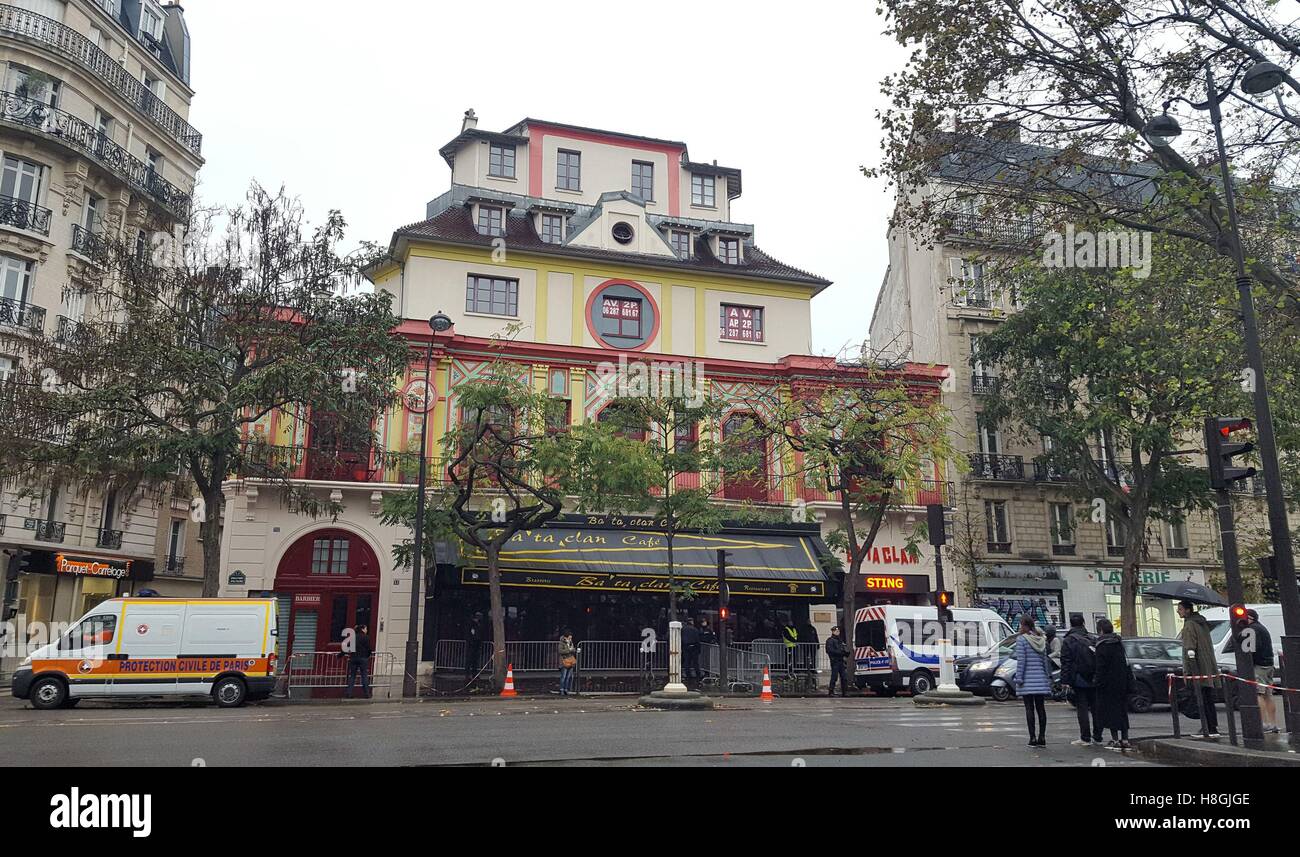 Bataclan Konzertsaal in Paris, Frankreich vor den Veranstaltungsorten Wiedereröffnung von Sting, wie trauernden darauf vorbereiten, ein Jahr nach den Terroranschlägen von Paris zu markieren. Stockfoto