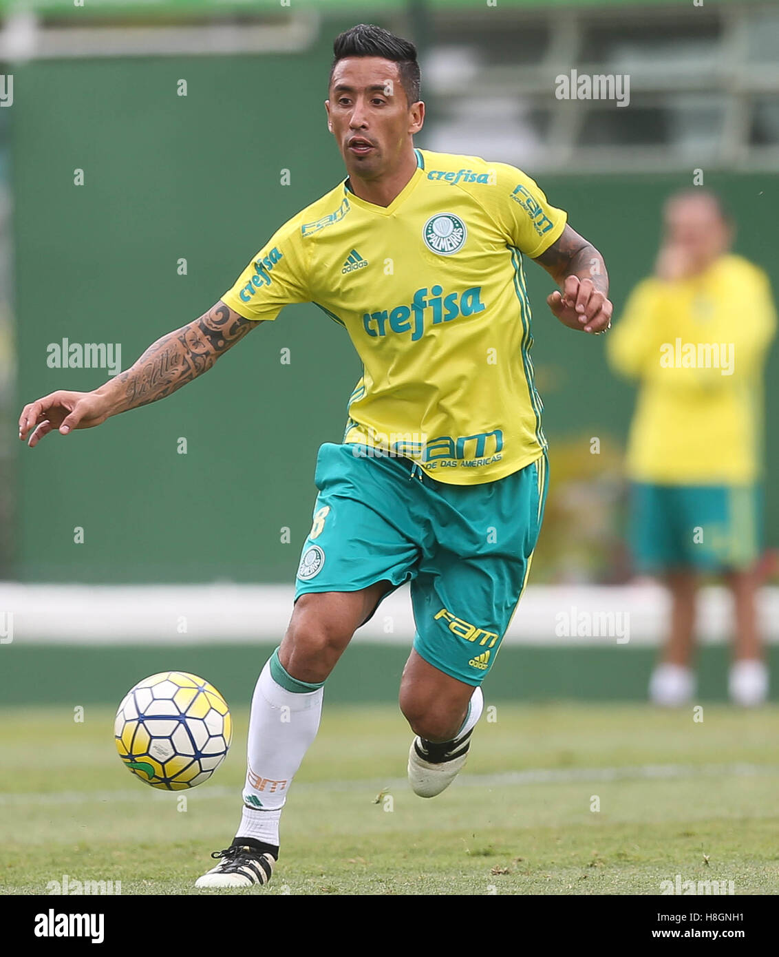 SÃO PAULO, SP - 12.11.2016: TREINO tun PALMEIRAS - Spieler Lucas Barrios, der SE Palmeiras, während des Trainings die Fußballakademie. (Foto: Cesar Greco/Fotoarena) Stockfoto